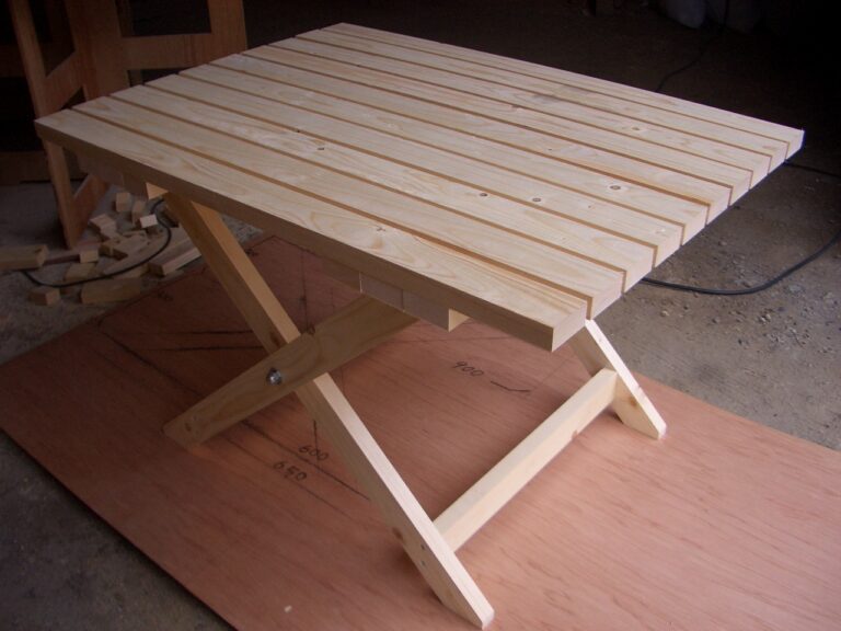 庭で使用する机やテーブルの作り方を紹介します。制作編│DIY（日曜 
