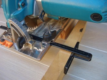 丸ノコ定規による安全で正確な加工